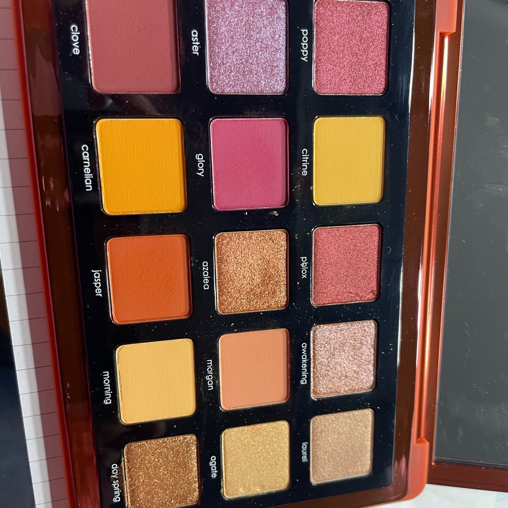 Natasha Denona Sunrise palette